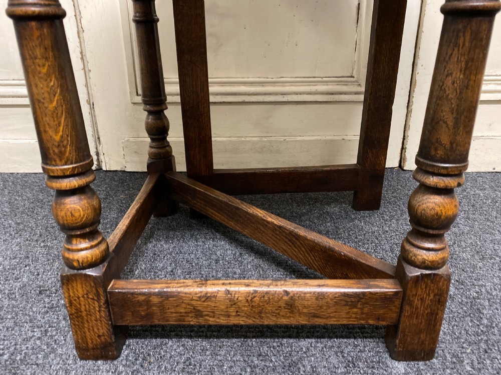 Ipswich Oak Lamp Table View X