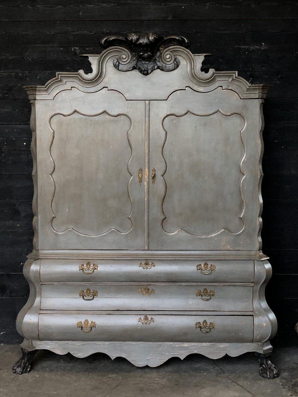 Early Dutch Cabinet