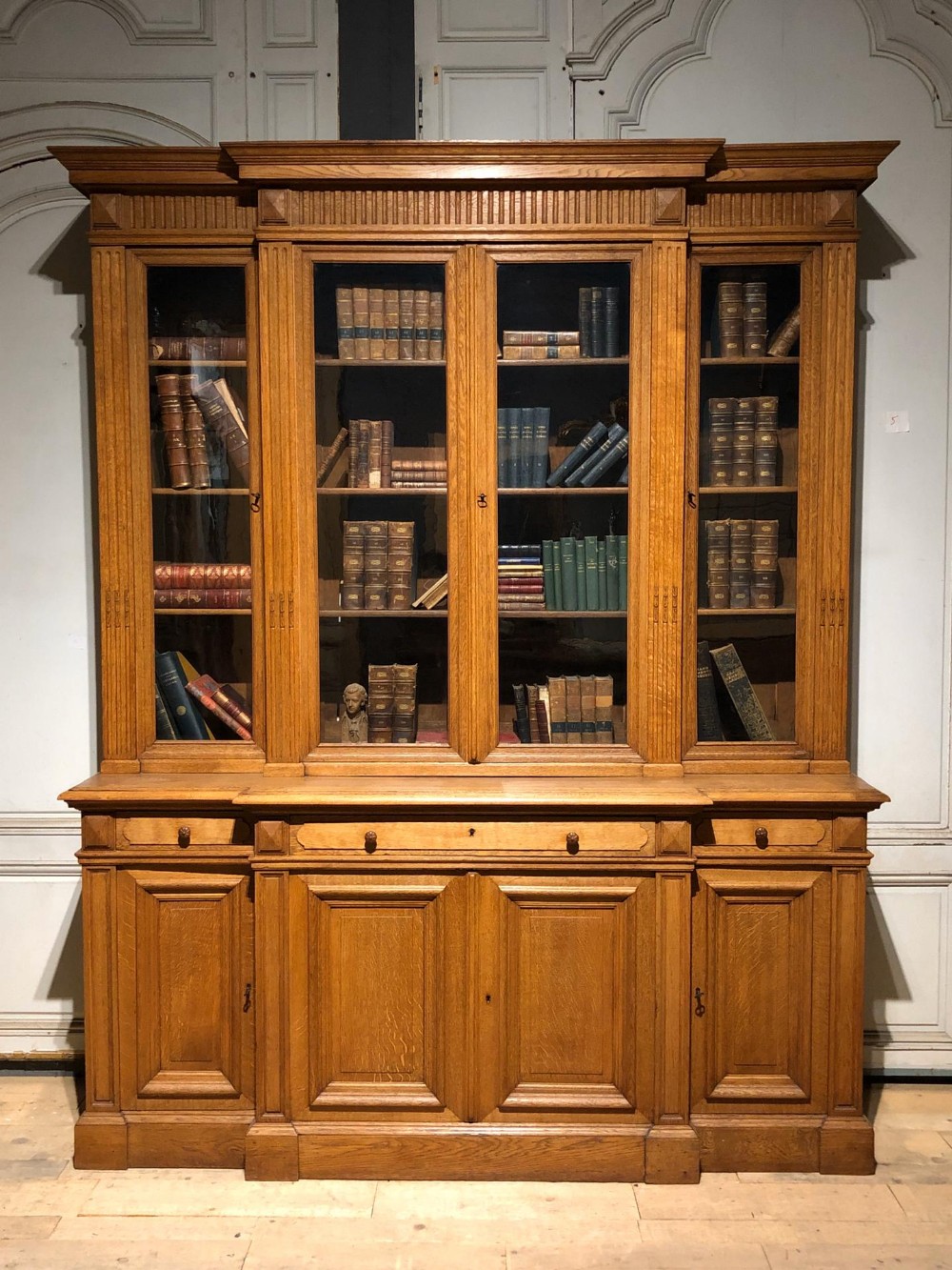 Quality 4 Door Breakfront Library Bookcase 