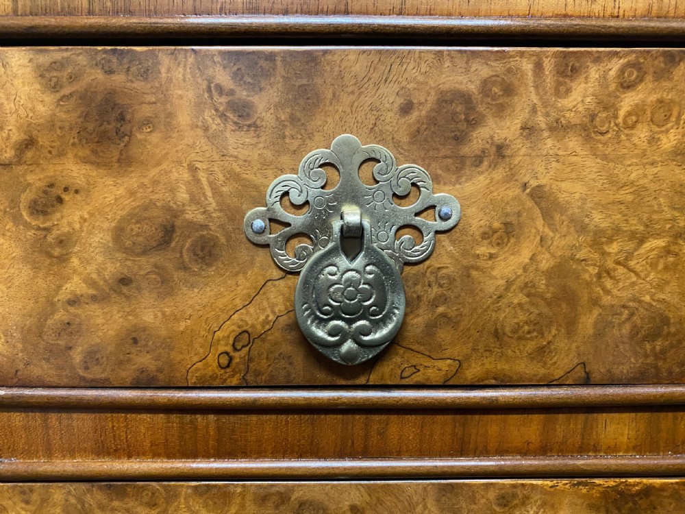 Queen Anne Burr Walnut Dressing Table View VII