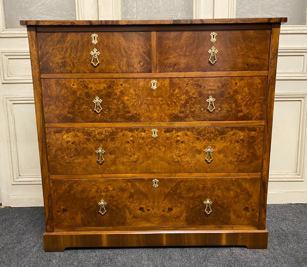 Superb Quality Chest of Drawers