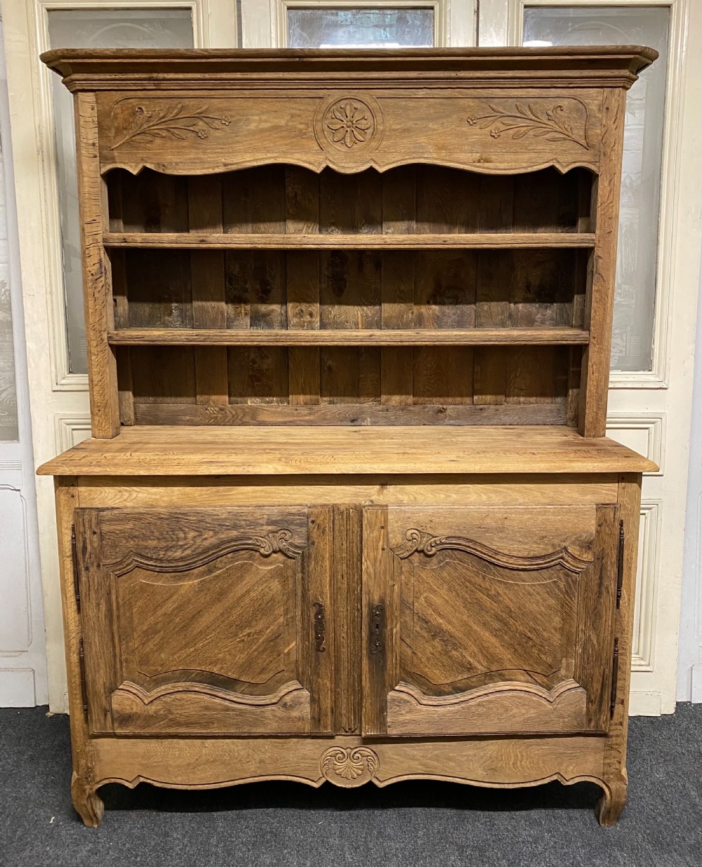 18th Century French Oak Dresser View XVII