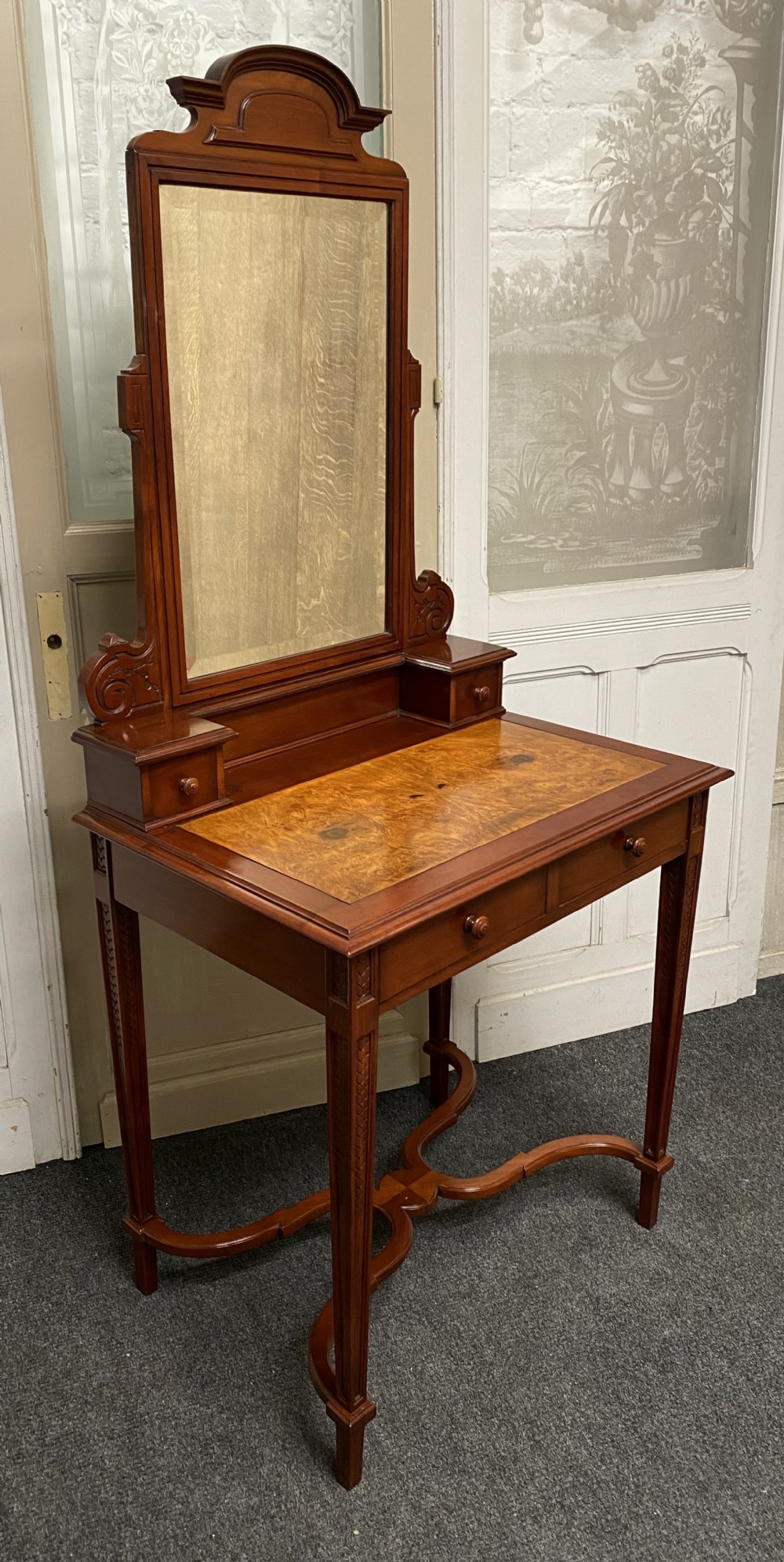 Super Quality French Dressing Table