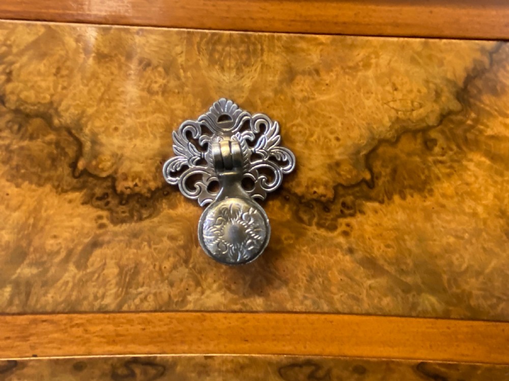 Queen Anne Burr Walnut Dressing Table View XI