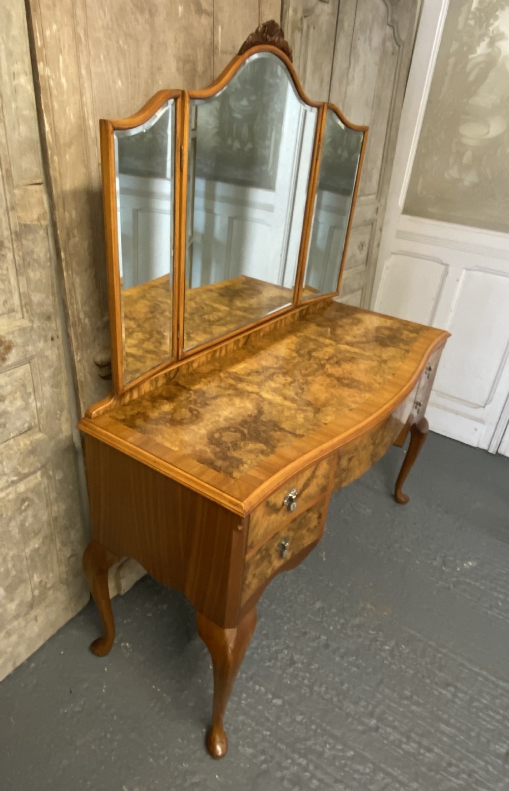 Queen Anne Burr Walnut Dressing Table View XVI