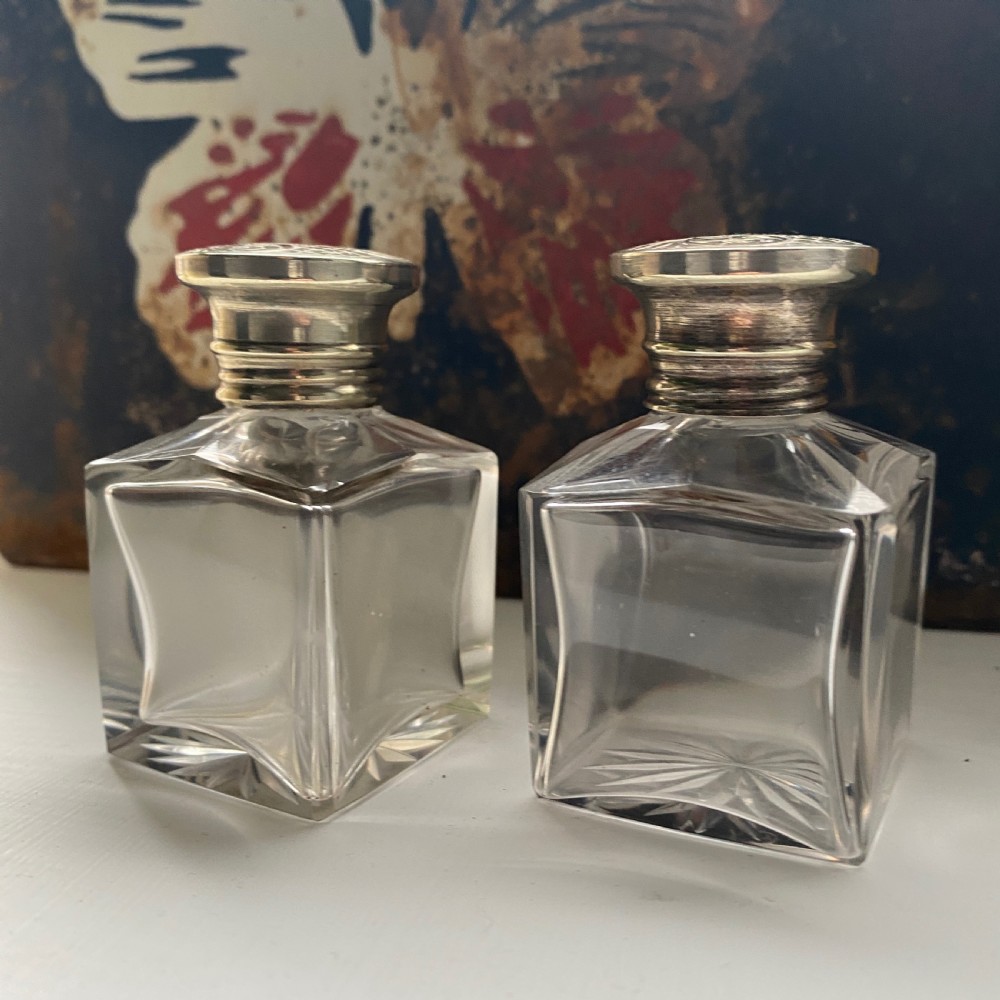 Victorian Tortoiseshell and Mother-of-Pearl Parquetry Inlaid Travelling Perfume Bottle Case View X