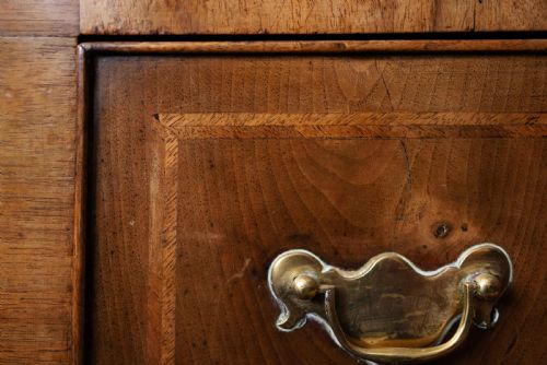 EARLY 18TH CENTURY WALNUT CHEST ON STAND WITH CABRIOLE LEGS - ADDITIONAL PHOTO 4