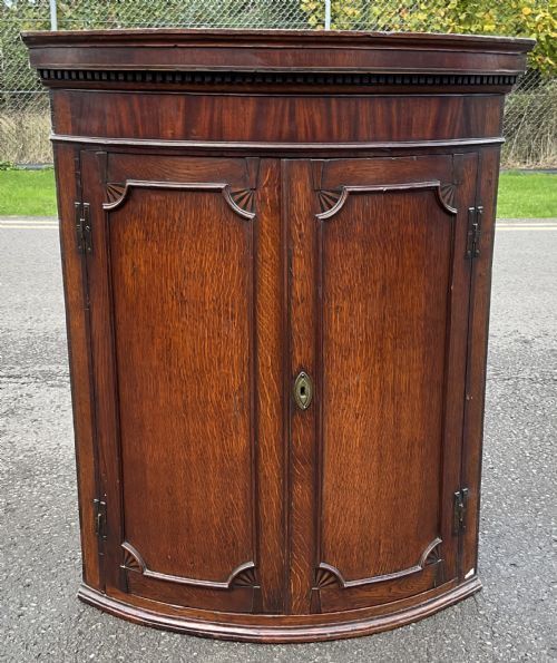 GEORGIAN BOWFRONT MAHOGANY HANGING CORNER CUPBOARD - ADDITIONAL PHOTO 1
