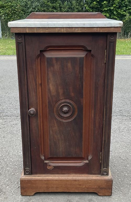 EDWARDIAN MARBLE TOP WALNUT BEDSIDE CABINET - ADDITIONAL PHOTO 3