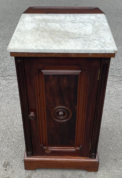 EDWARDIAN MARBLE TOP WALNUT BEDSIDE CABINET - ADDITIONAL PHOTO 4