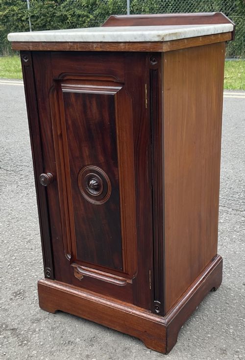 EDWARDIAN MARBLE TOP WALNUT BEDSIDE CABINET - ADDITIONAL PHOTO 5