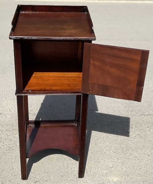 GEORGIAN STYLE MAHOGANY TRAY TOP BEDSIDE CABINET - ADDITIONAL PHOTO 3