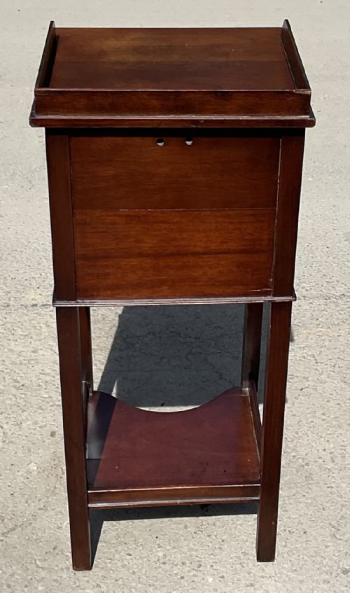GEORGIAN STYLE MAHOGANY TRAY TOP BEDSIDE CABINET - ADDITIONAL PHOTO 6