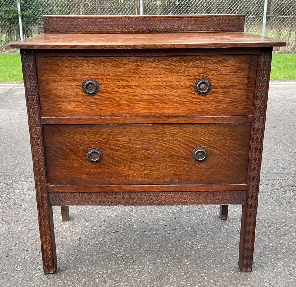 Small Oak Chest of Drawers 