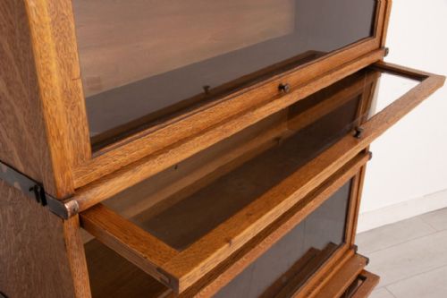 ANTIQUE VINTAGE GOLDEN OAK SECTIONAL GLAZED CABINET BY GLOBE WERNICKE CIRCA 1910 - ADDITIONAL PHOTO 2