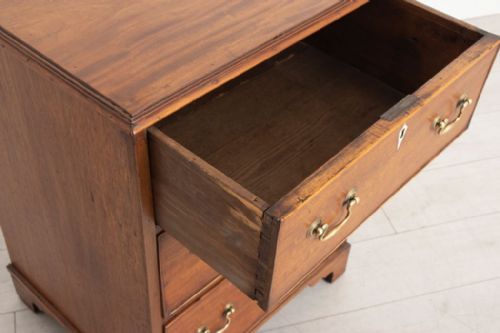 ANTIQUE MAHOGANY CHEST OF DRAWERS - ADDITIONAL PHOTO 1