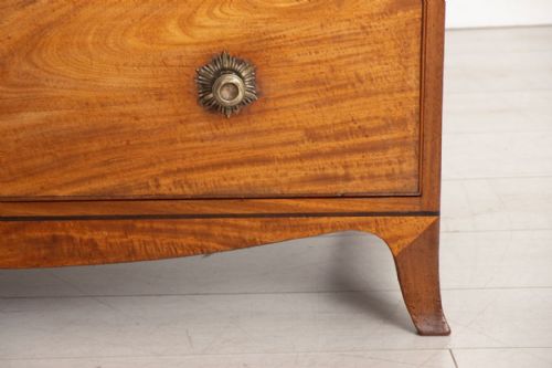 SMALL GEORGIAN MAHOGANY CHEST OF DRAWERS WITH EBONY INLAY - ADDITIONAL PHOTO 3