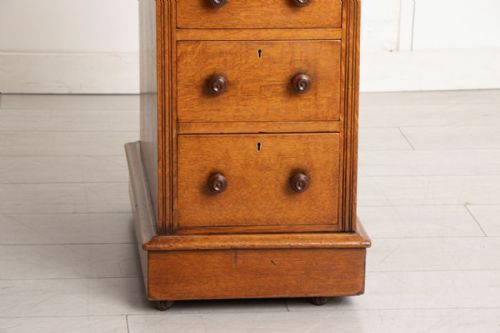 VICTORIAN GOLDEN OAK PEDESTAL DESK WITH GREEN LEATHER TOP C1870 - ADDITIONAL PHOTO 4