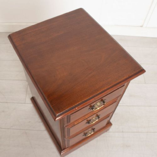 PAIR OF VICTORIAN MAHOGANY BEDSIDE CHESTS WITH ORIGINAL HANDLES C1880 - ADDITIONAL PHOTO 4