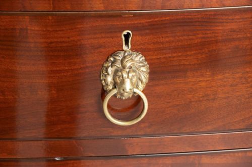 VICTORIAN MAHOGANY BOW FRONT CHEST OF DRAWERS WITH LION HEAD HANDLES TURNED LEGS - ADDITIONAL PHOTO 5