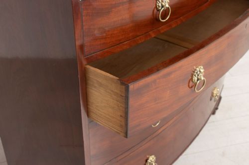 VICTORIAN MAHOGANY BOW FRONT CHEST OF DRAWERS WITH LION HEAD HANDLES TURNED LEGS - ADDITIONAL PHOTO 6