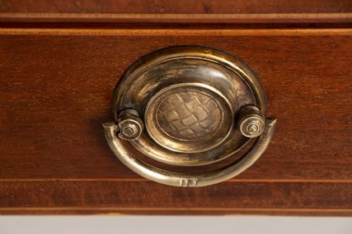 GEORGIAN MAHOGANY SIDE TABLE WITH BOXWOOD STRINGING ORIGINAL BRASS HANDLE C1780 - ADDITIONAL PHOTO 5