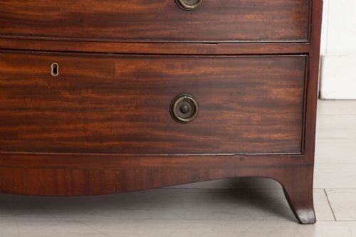 ANTIQUE MAHOGANY BOW FRONT CHEST OF DRAWERS C1850 - ADDITIONAL PHOTO 4