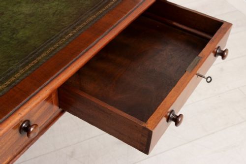 EARLY VICTORIAN MAHOGANY WRITING TABLE WITH GREEN LEATHER TOP C1860 - ADDITIONAL PHOTO 5