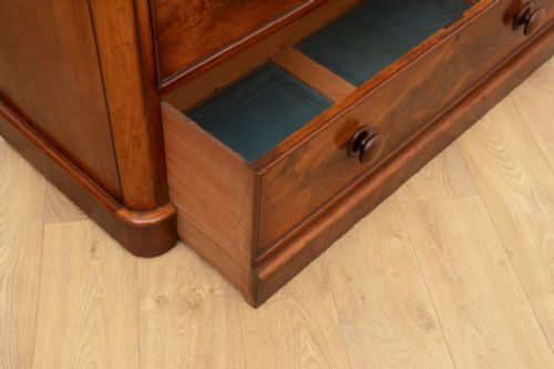 VICTORIAN MAHOGANY CHEST OF DRAWERS WITH WOODEN KNOB HANDLES DEEP BOTTOM DRAWER - ADDITIONAL PHOTO 6