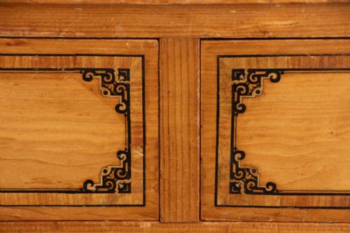 LATE 19TH CENTURY STENCILLED CHEST OF DRAWERS WITH GALLERIED TOP ORIGINAL PORCELAIN KNOBS - ADDITIONAL PHOTO 5