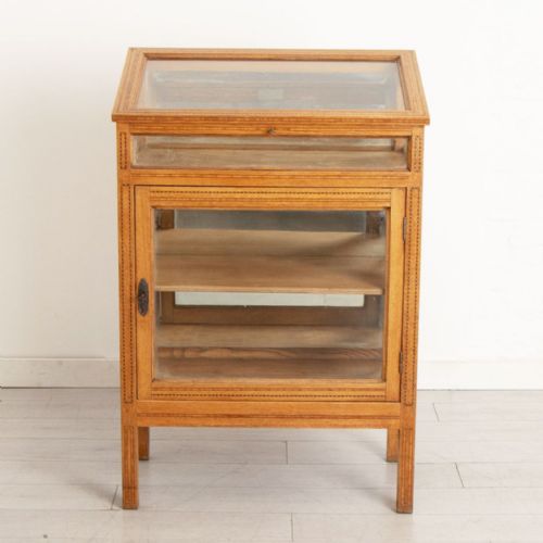 edwardian shop display cabinet in oak with inlay decoration - CATEGORY: ANTIQUE CABINETS - DATED EDWARDIAN