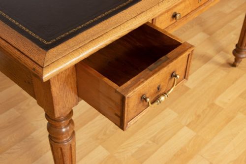 FRENCH GOLDEN OAK WRITING TABLE WITH BLACK LEATHER TOP C1880 - ADDITIONAL PHOTO 2
