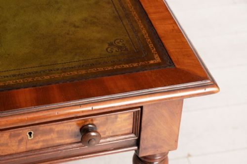 EARLY VICTORIAN MAHOGANY WRITING TABLE WITH GREEN LEATHER TOP C1840 - ADDITIONAL PHOTO 4