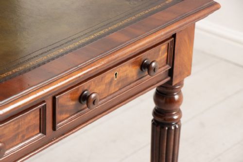EARLY VICTORIAN MAHOGANY WRITING TABLE WITH GREEN LEATHER TOP C1840 - ADDITIONAL PHOTO 5