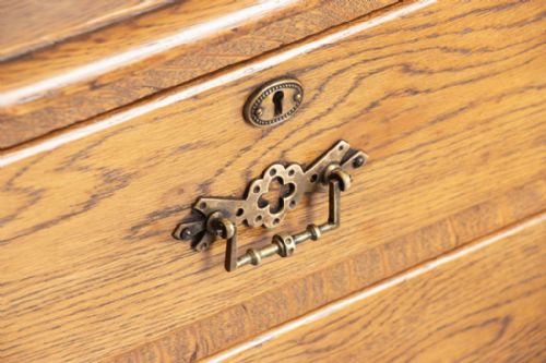 ANTIQUE CHEST OF DRAWERS IN GOLDEN OAK C1900 - ADDITIONAL PHOTO 4