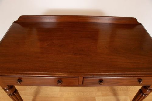 VICTORIAN MAHOGANY SIDE TABLE ON TURNED REEDED LEGS C1870 - ADDITIONAL PHOTO 2