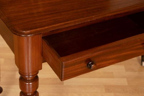 VICTORIAN MAHOGANY SIDE TABLE ON TURNED REEDED LEGS C1870 - ADDITIONAL PHOTO 3