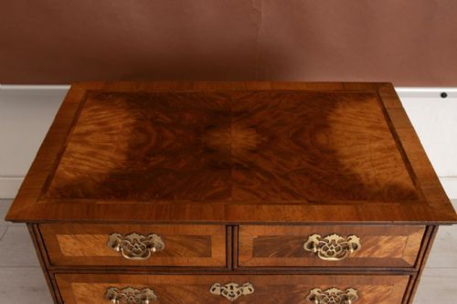 ANTIQUE WALNUT CHEST OF DRAWERS - ADDITIONAL PHOTO 3