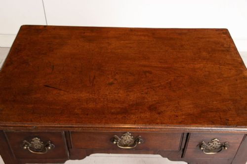 GEORGIAN OAK LOWBOY TABLE WITH THREE DRAWERS - ADDITIONAL PHOTO 3