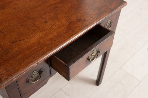 GEORGIAN OAK LOWBOY TABLE WITH THREE DRAWERS - ADDITIONAL PHOTO 5