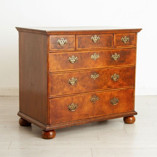 george i walnut chest of drawers with crossbanding feather banding to drawers top c1700 - CATEGORY: ANTIQUE CHEST OF DRAWERS - DATED 1700
