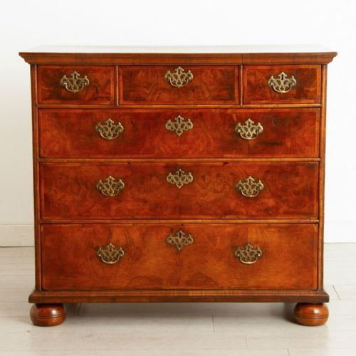 GEORGE I WALNUT CHEST OF DRAWERS WITH CROSSBANDING FEATHER BANDING TO DRAWERS TOP C1700 - ADDITIONAL PHOTO 1