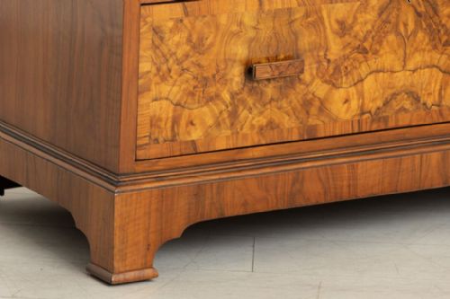 WALNUT BURR WALNUT MAHOGANY LINED CHEST OF DRAWERS BY WARING GILLOW C1910 - ADDITIONAL PHOTO 6