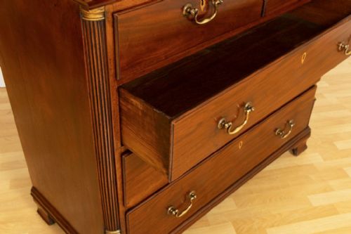 GEORGIAN CUBAN MAHOGANY OAK LINED CHEST OF DRAWERS WITH BRASS SWAN NECK HANDLES OGEE FEET C1780 - ADDITIONAL PHOTO 5
