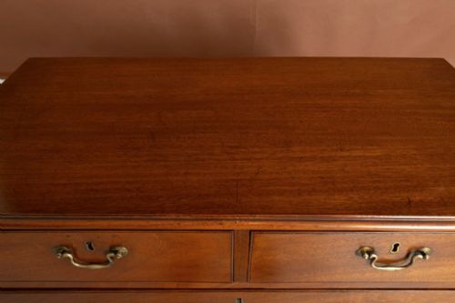 GEORGIAN MAHOGANY CHEST OF DRAWERS WITH ORIGINAL BRASS SWAN NECK HANDLES C1800 - ADDITIONAL PHOTO 1