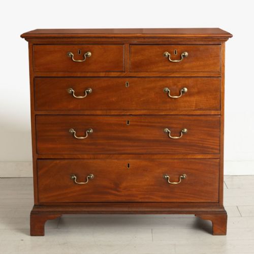 GEORGIAN MAHOGANY CHEST OF DRAWERS WITH ORIGINAL BRASS SWAN NECK HANDLES C1800 - ADDITIONAL PHOTO 2