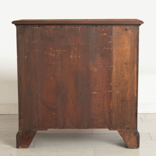 GEORGIAN MAHOGANY CHEST OF DRAWERS WITH ORIGINAL BRASS SWAN NECK HANDLES C1800 - ADDITIONAL PHOTO 6