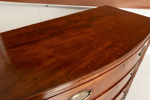 REGENCY MAHOGANY BOW FRONT CHEST OF DRAWERS WITH OVAL BRASS PLATE HANDLES C1820 - ADDITIONAL PHOTO 7