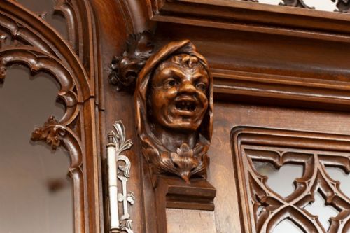 ANTIQUE GOTHIC REVIVAL WALNUT BREAKFRONT BOOKCASE NORTHERN EUROPEAN C1890 - ADDITIONAL PHOTO 4