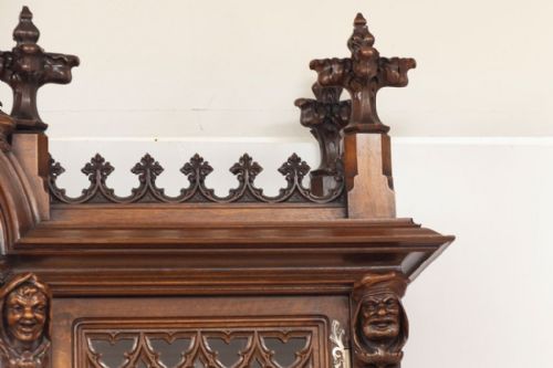 ANTIQUE GOTHIC REVIVAL WALNUT BREAKFRONT BOOKCASE NORTHERN EUROPEAN C1890 - ADDITIONAL PHOTO 6